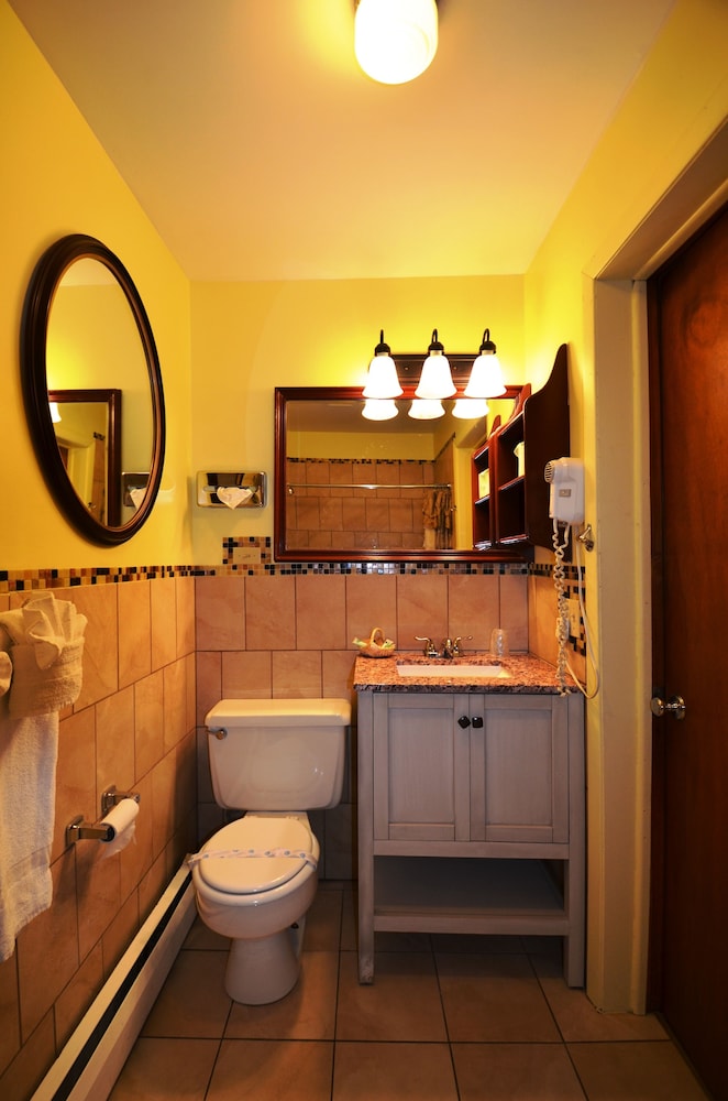Williamstown Motel - photo 32