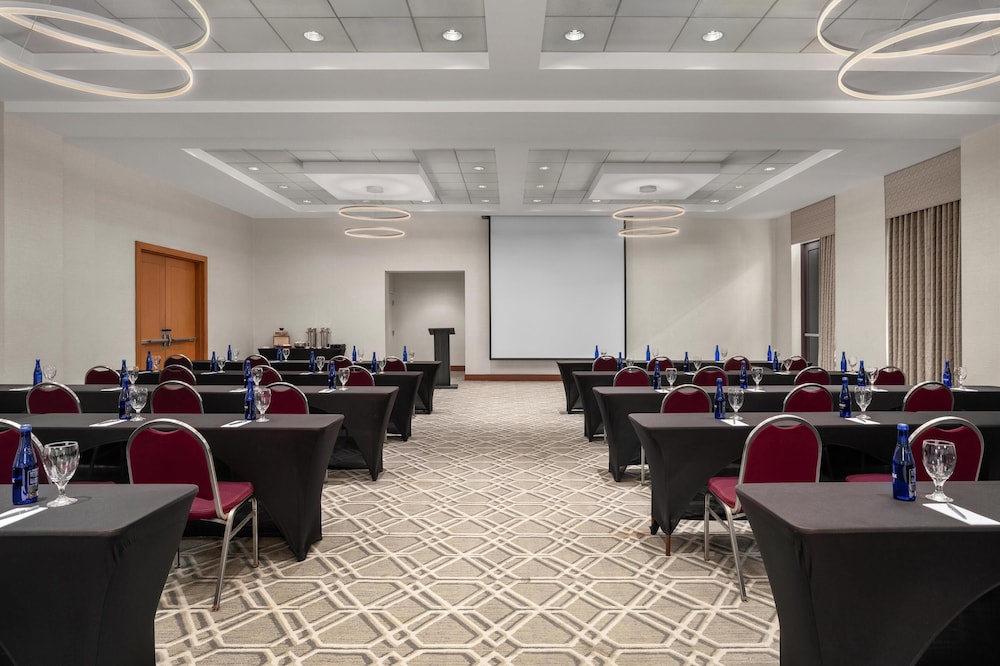 Embassy Suites Boston Logan Airport - photo 50