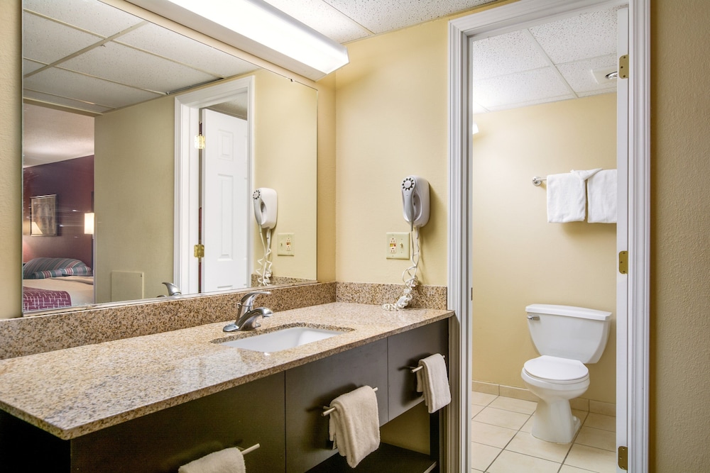 Red Roof Inn Vincennes - photo 14