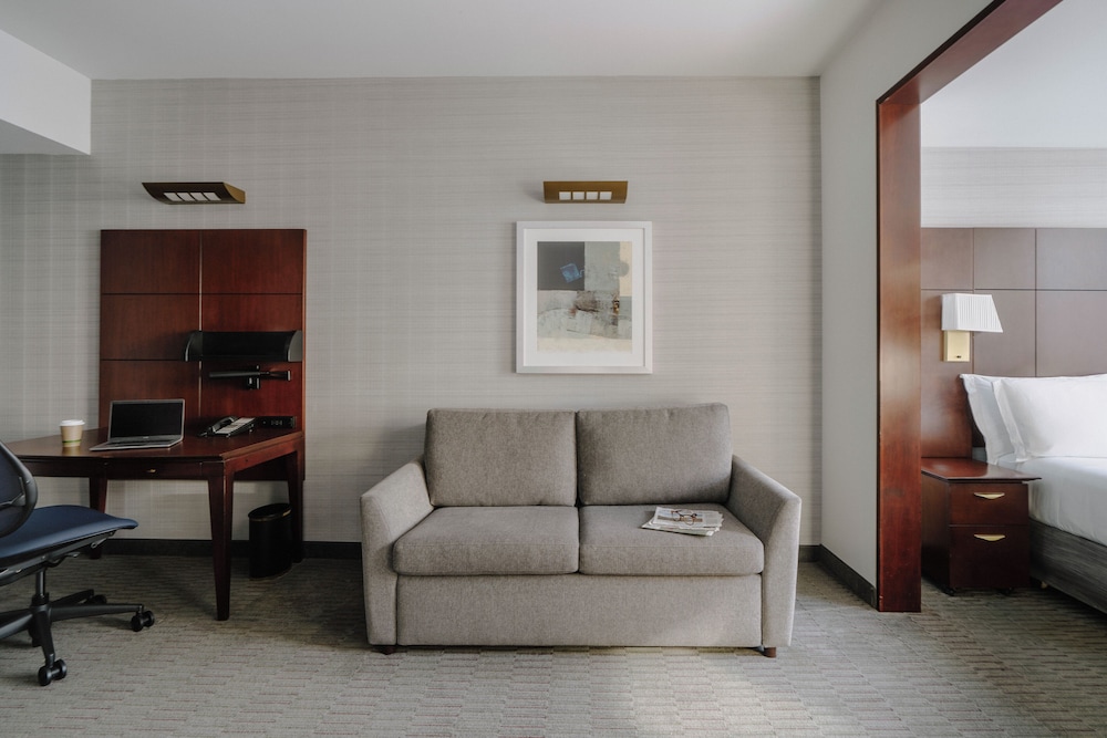 River Hotel - photo 23
