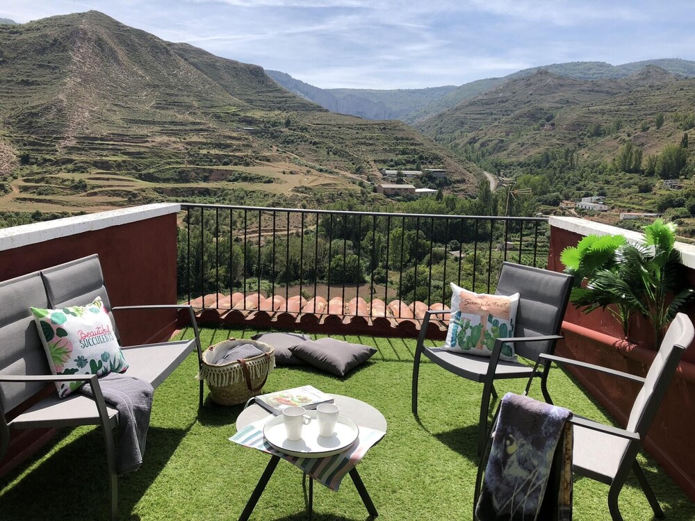 Comfortable House in Viguera with Mountain View — 4-Star Luxury Hotel in Viguera, Spain