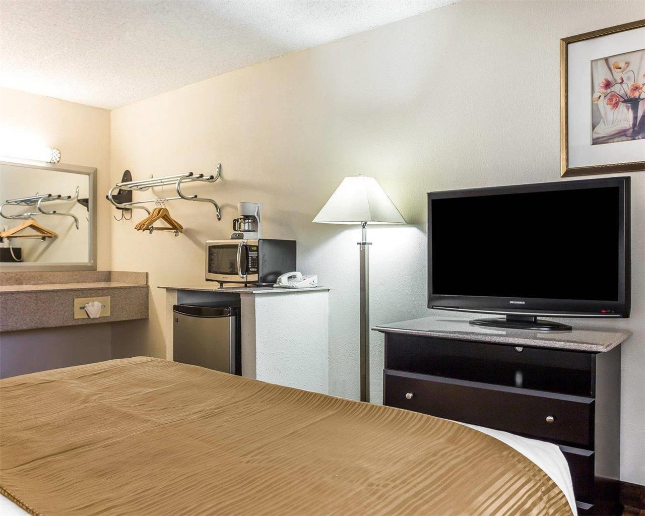 Quality Inn & Suites Coliseum - photo 10
