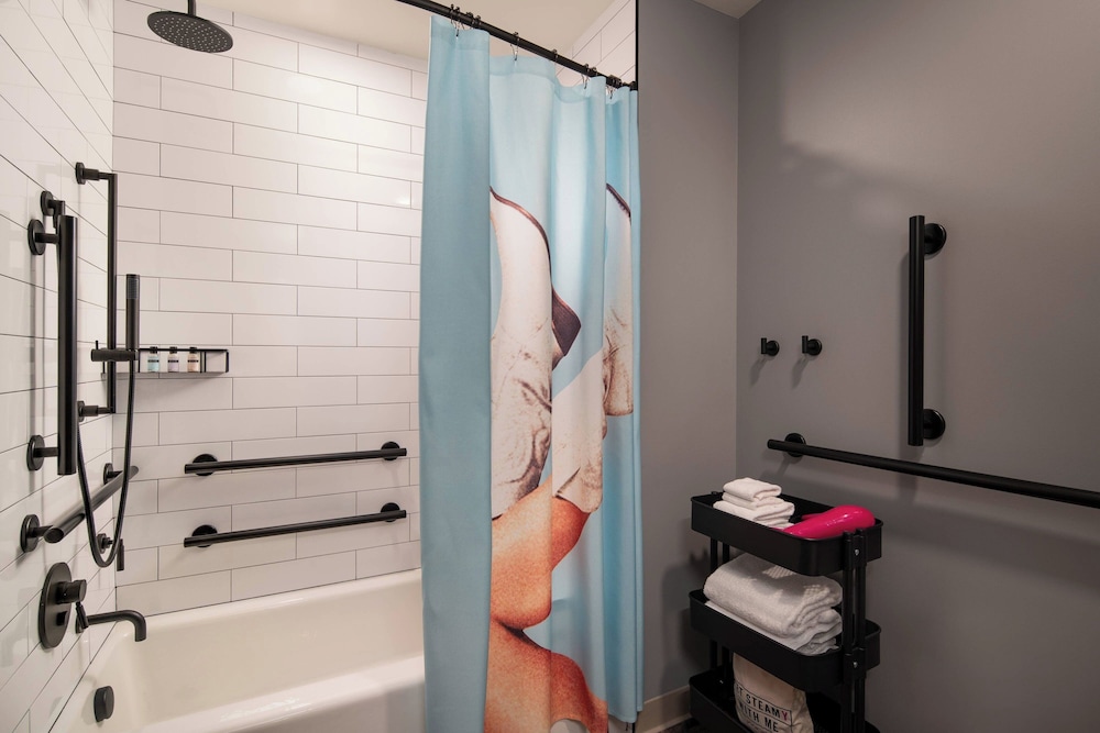 Moxy Portland Downtown - photo 16