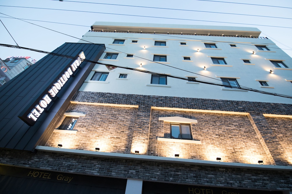 Gray Hotel - carbon neutral hotel in Unknown City