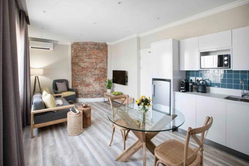 The Luxe on Exter Heights