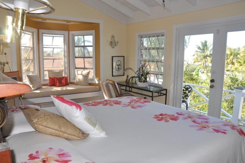 Buttonwood Bliss: Lux Condo With Amenities — 4-Star Luxury Hotel in Nassau, Bahamas