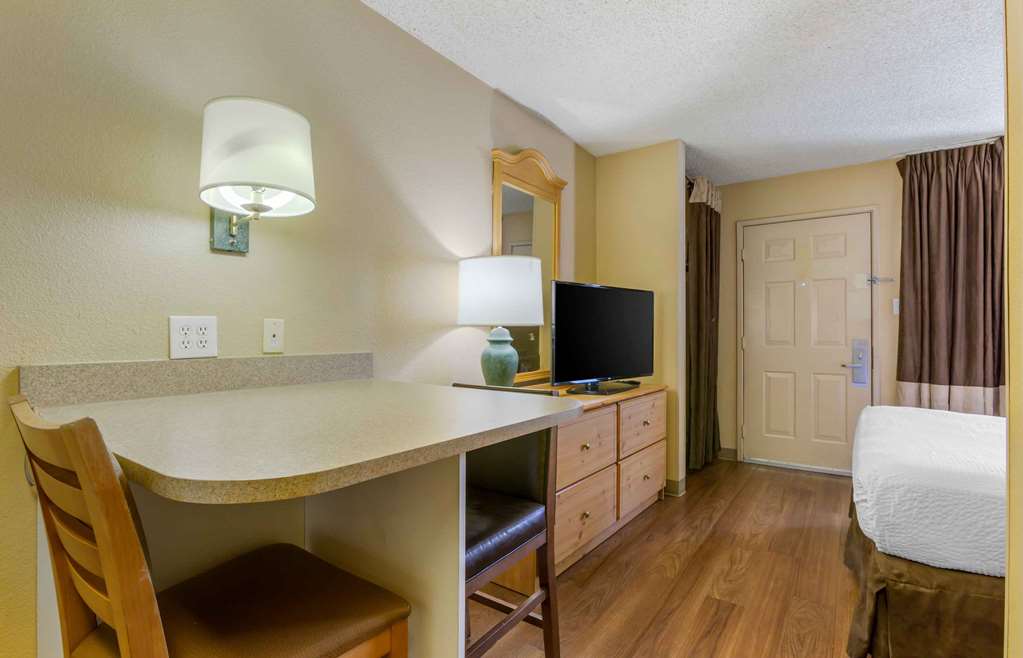 Extended Stay America Suites Phoenix Scottsdale Old Town - photo 10