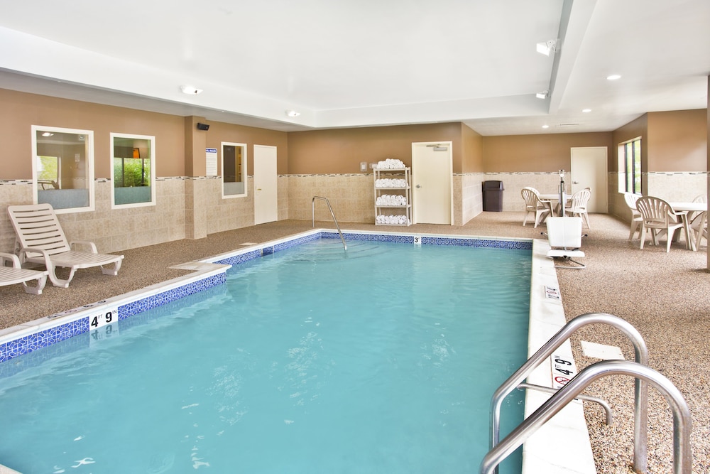Holiday Inn Express & Suites Bradley Airport by IHG - photo 5