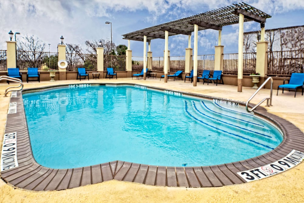 Hampton Inn Corsicana - photo 32