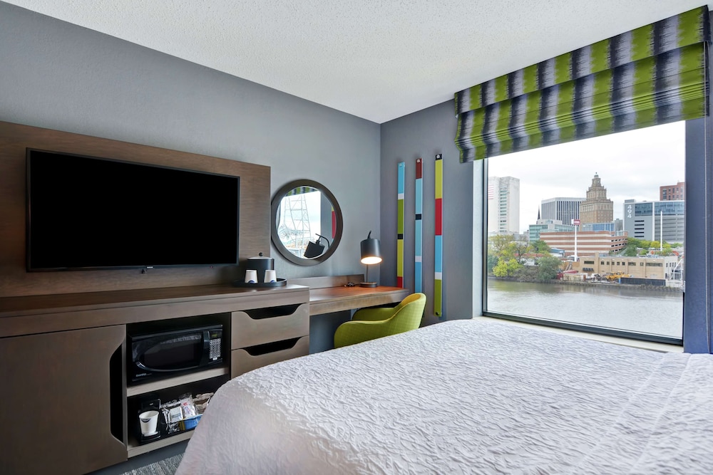Hampton Inn & Suites Newark Harrison Riverwalk - photo 45