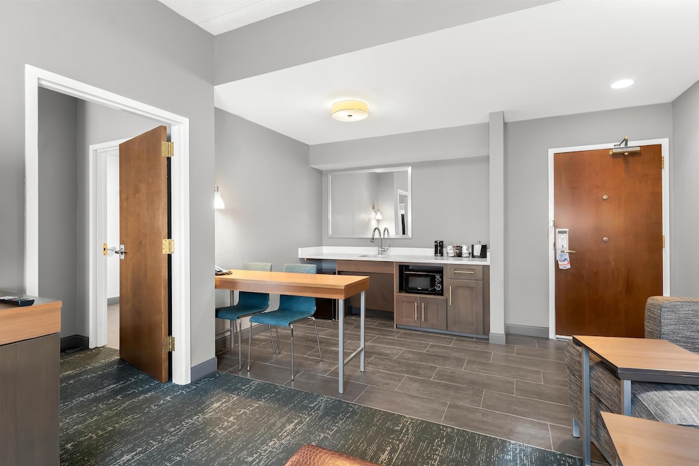 Hampton Inn & Suites Newtown - photo 84
