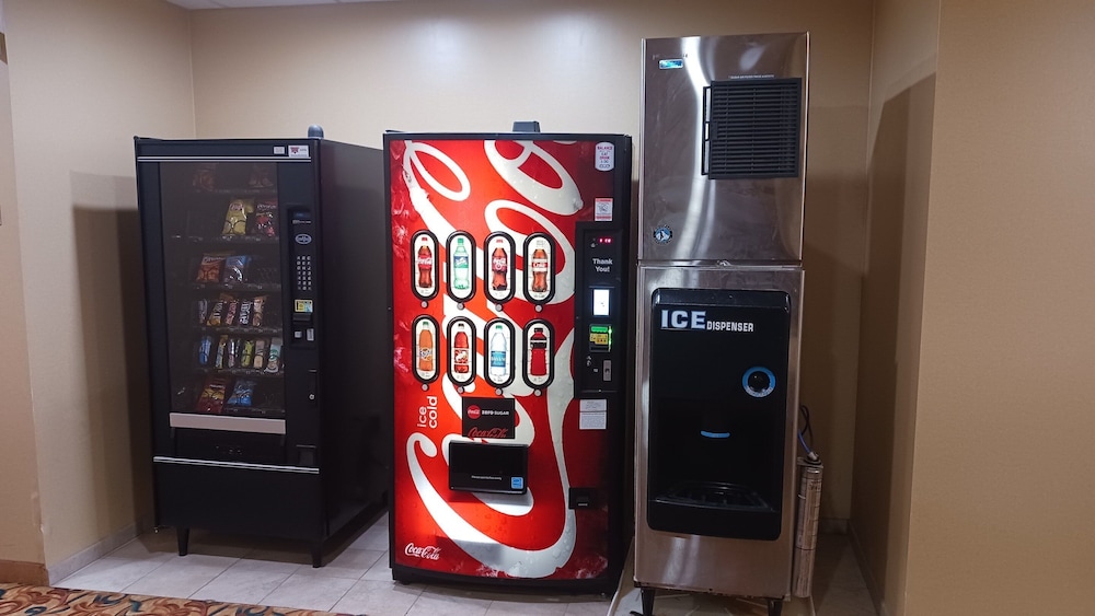 Red Roof Inn & Suites Midland - photo 16