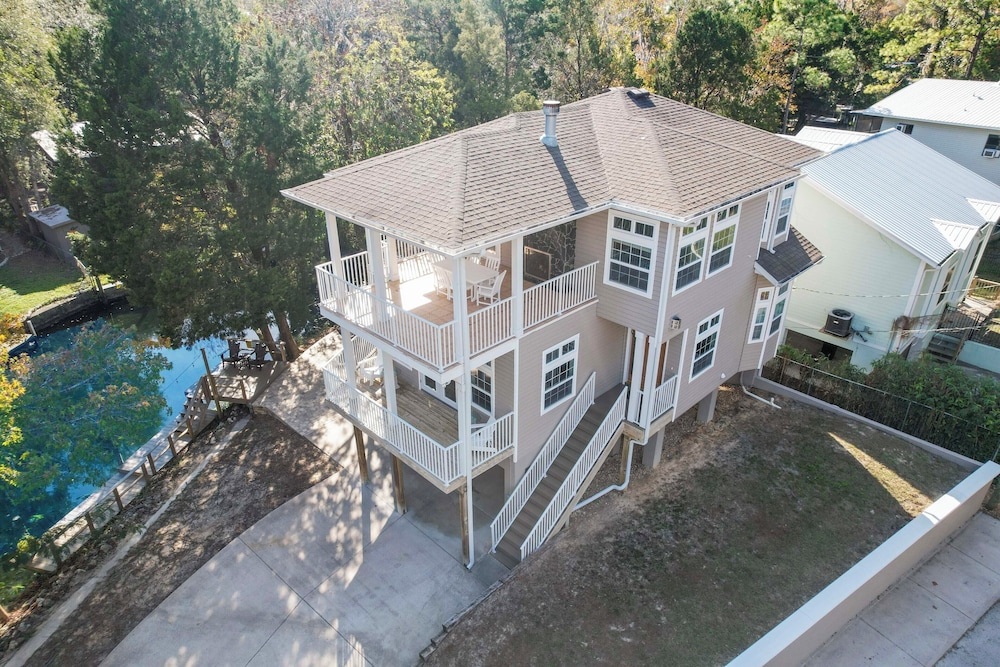 Decks Docks and Kayaks Waterfront Homosassa Gem — hotel in Homosassa