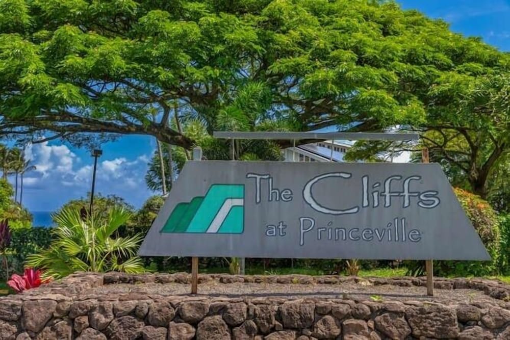 Newly Remodeled Cliffs Resort in Princeville condo - photo 39