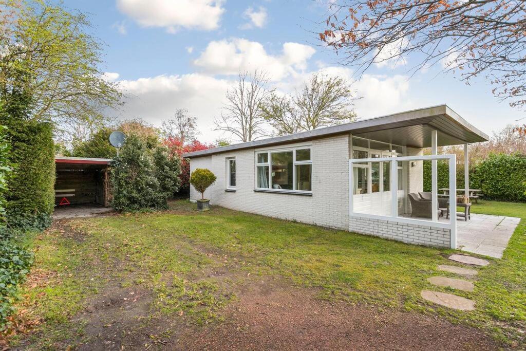Gezellige bungalow op steenworp afstand van het strand — 4-Star Luxury Hotel in Ouddorp, Netherlands