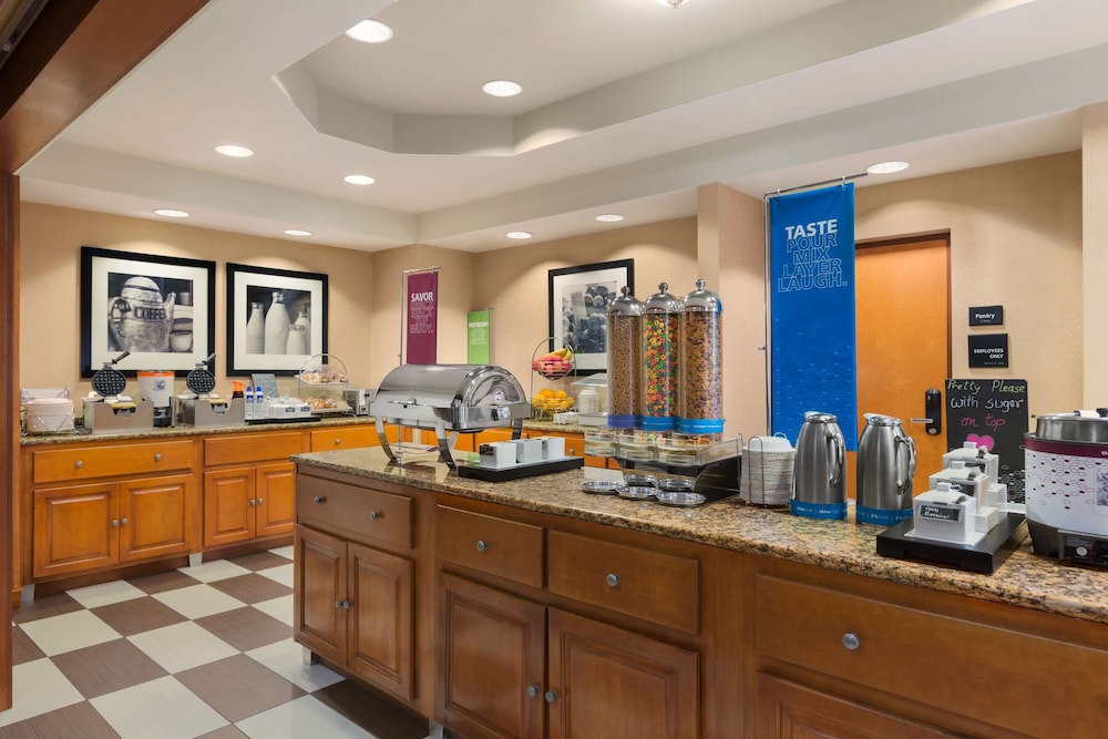 Hampton Inn & Suites Manchester Bedford - photo 31