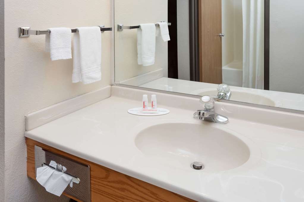 Super 8 by Wyndham Pekin Peoria Area - photo 10