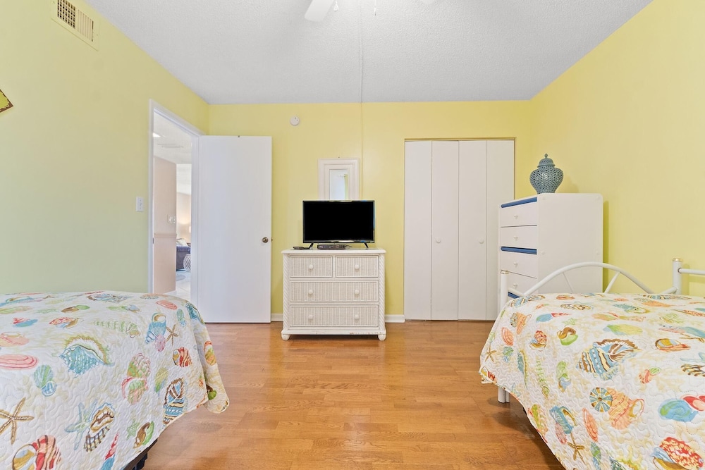 Romar Tower 5A by Vacation Homes Collection - photo 13