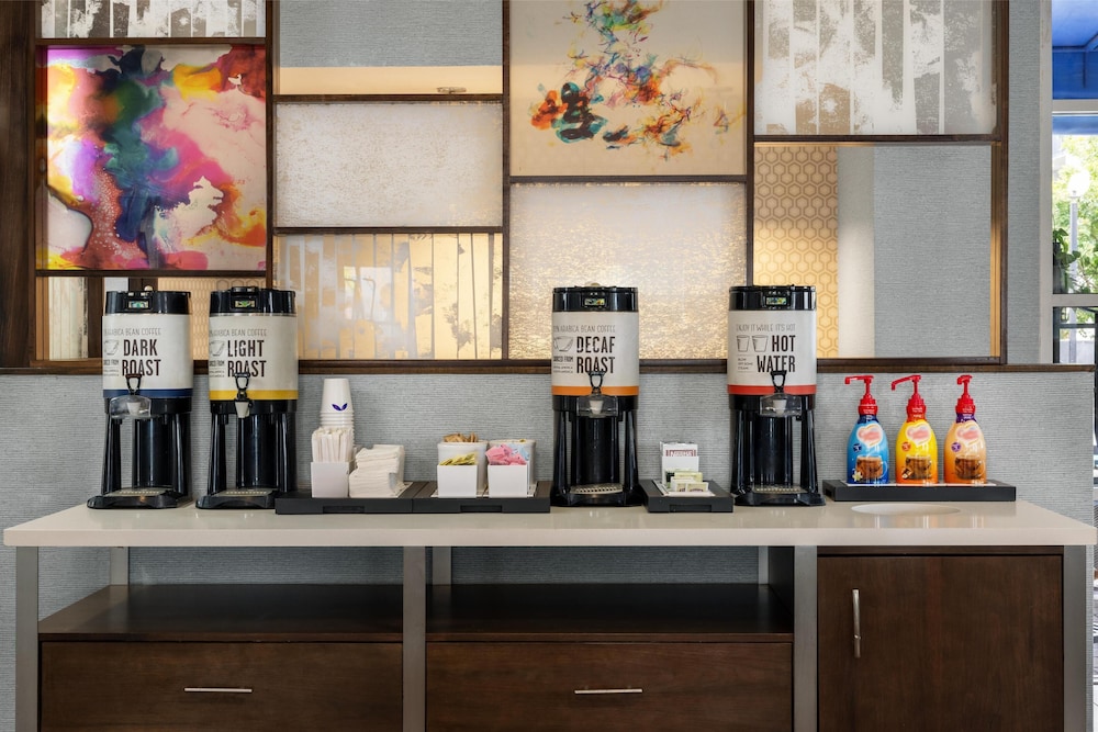 Hampton Inn & Suites Fort Lauderdale Airport - photo 28