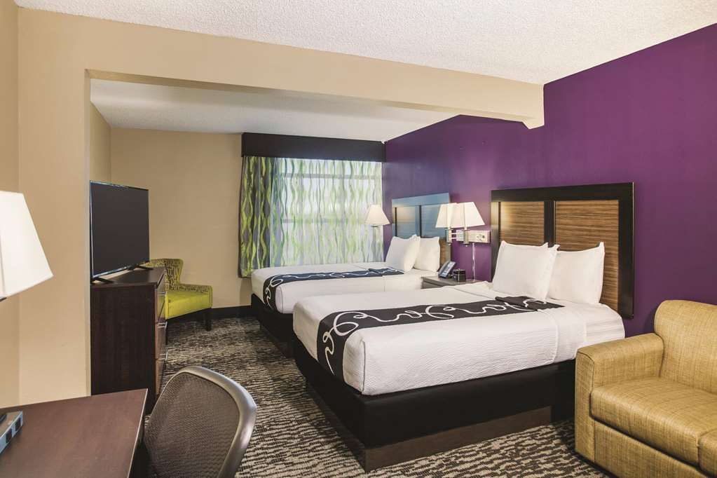 La Quinta Inn & Suites by Wyndham Clearwater South - photo 12