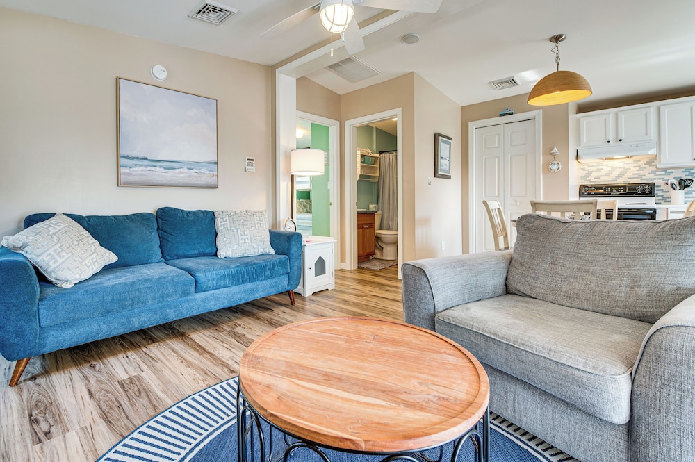 Charming Coastal Cottage W Pool Access 18276967 — Wells