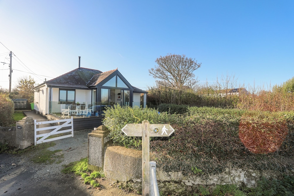 Haulfryn - carbon neutral hotel in Moelfre