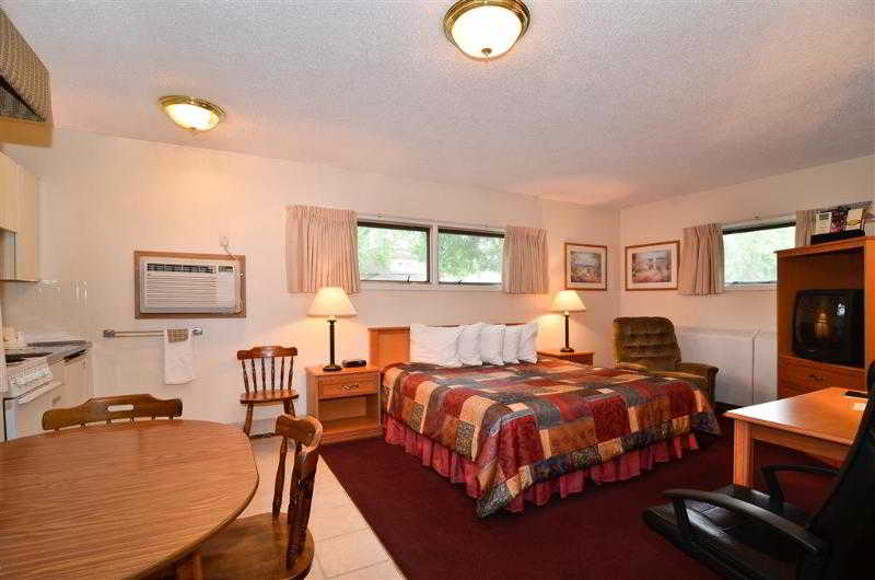 UBar Inn & Suites - photo 21