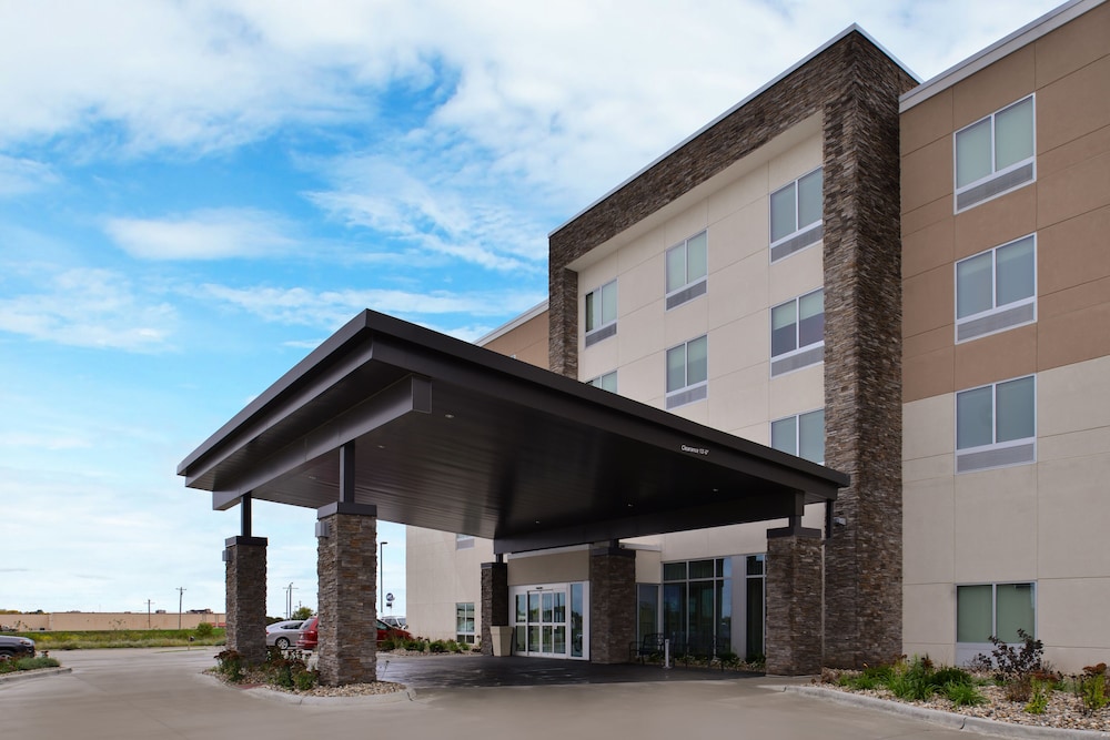 Holiday Inn Express & Suites Marshalltown by IHG - photo 60