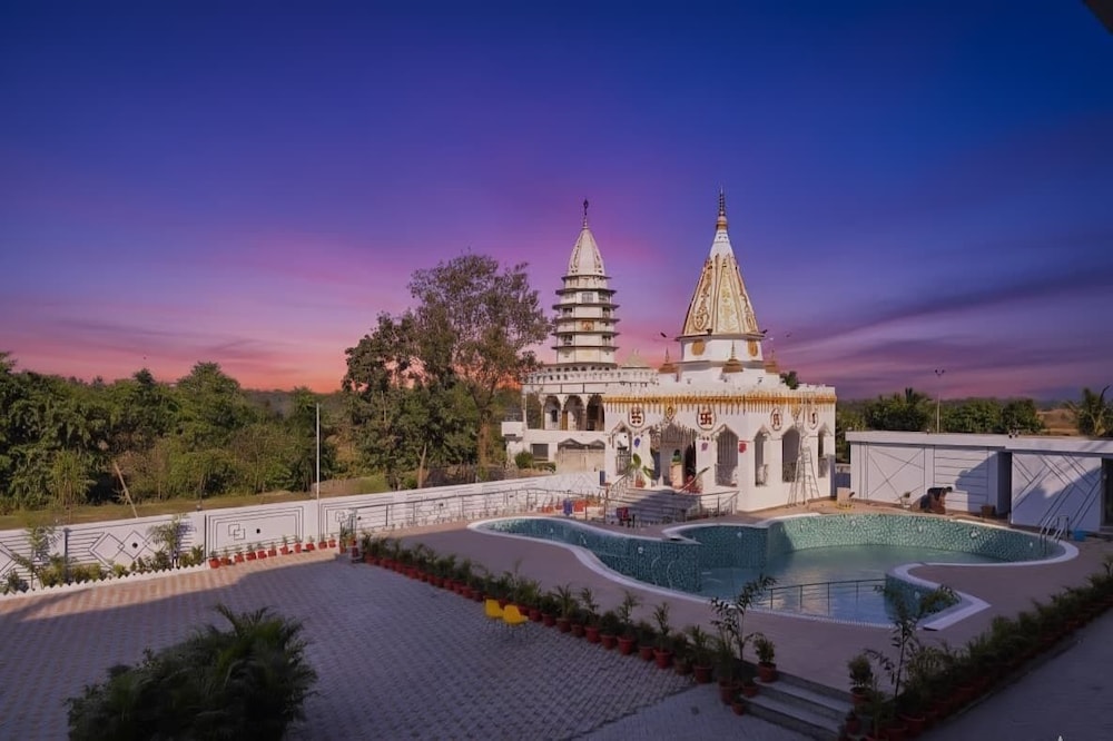 Parth King Resort Tarapith in Rampur Hat, India