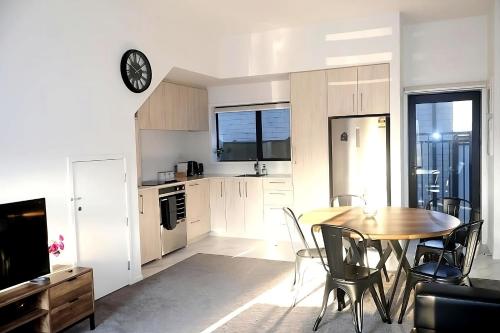 Spacious CBD 3BR Walk to Parakiore Recreation Center CBD Hosp & Oval — 4-Star Luxury Hotel in Christchurch, New Zealand