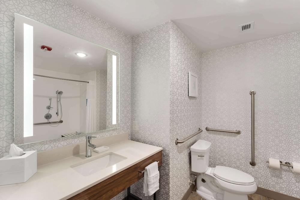 Hampton Inn Milford - photo 24