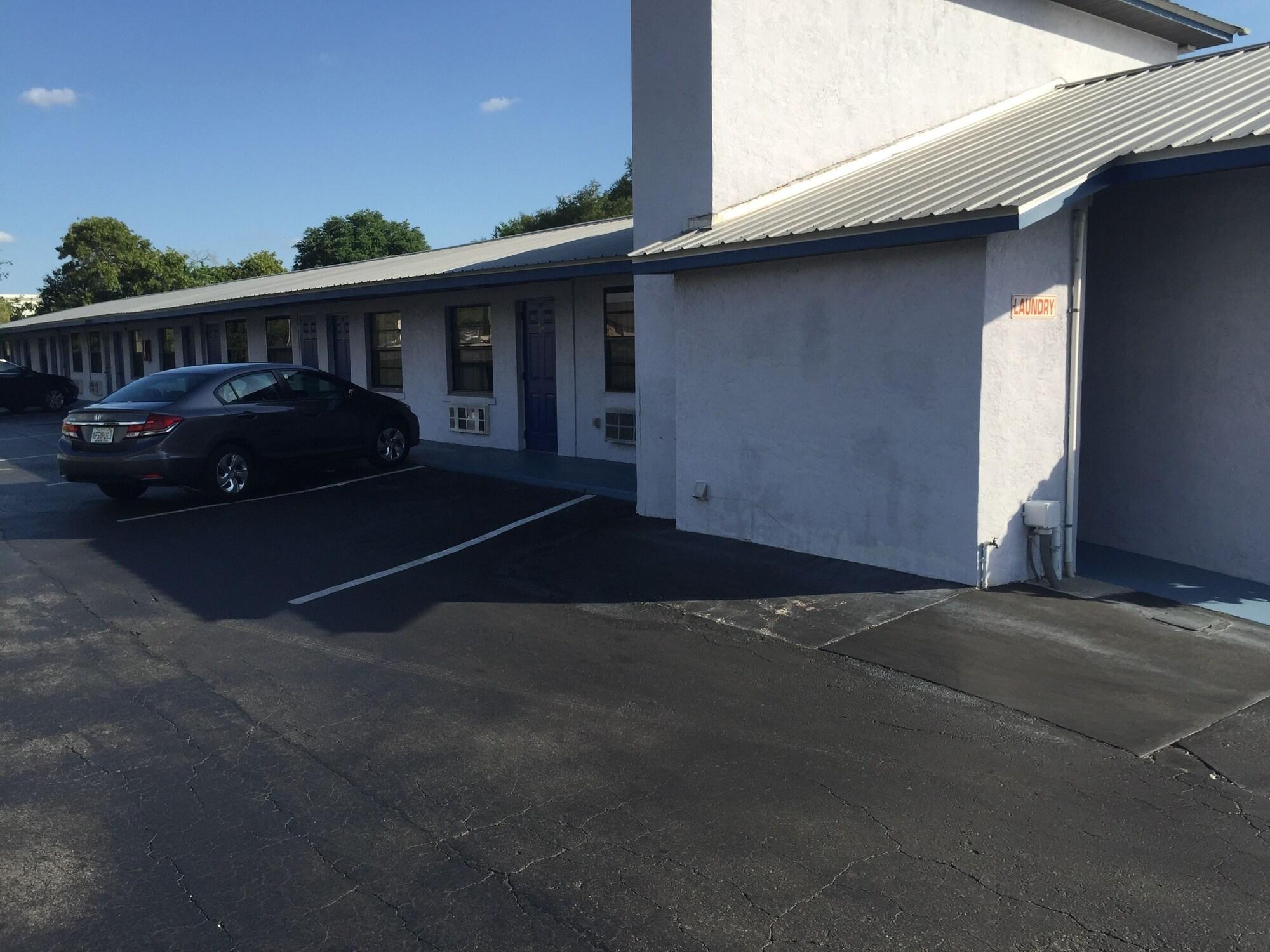 Sebring Inn - photo 25