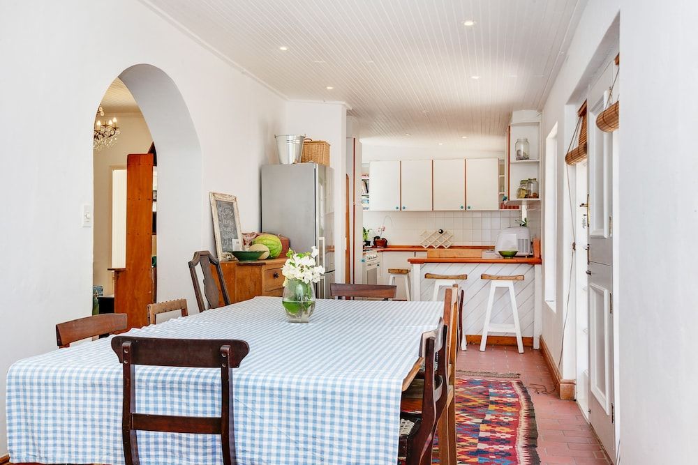 Cape Dutch Sea Cottage — 4-Star Luxury Hotel in Cape Town, South Africa