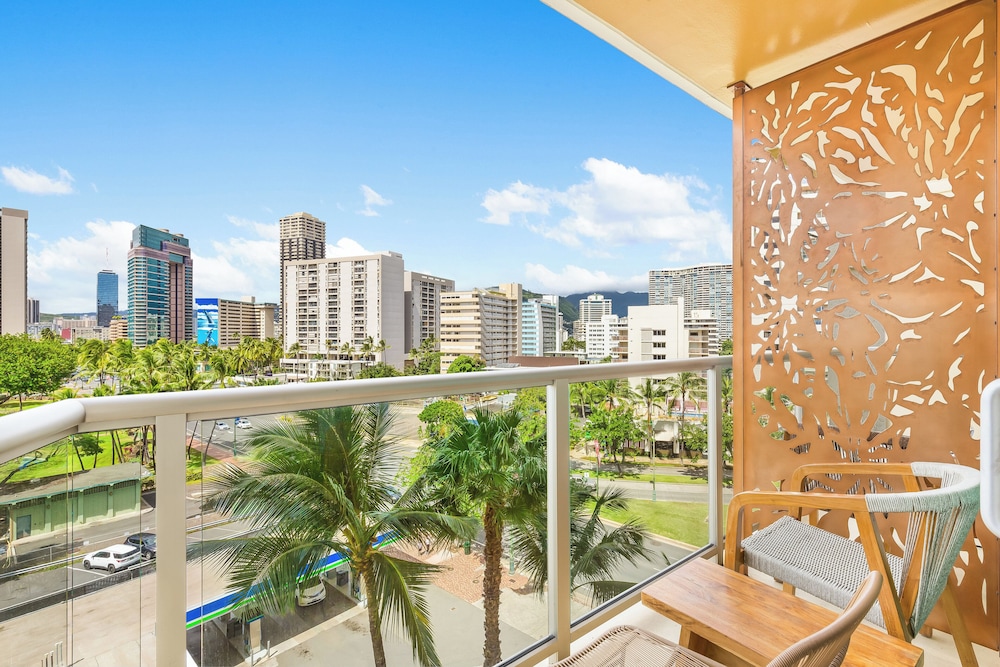 Luana Waikiki Hotel & Suites - photo 112