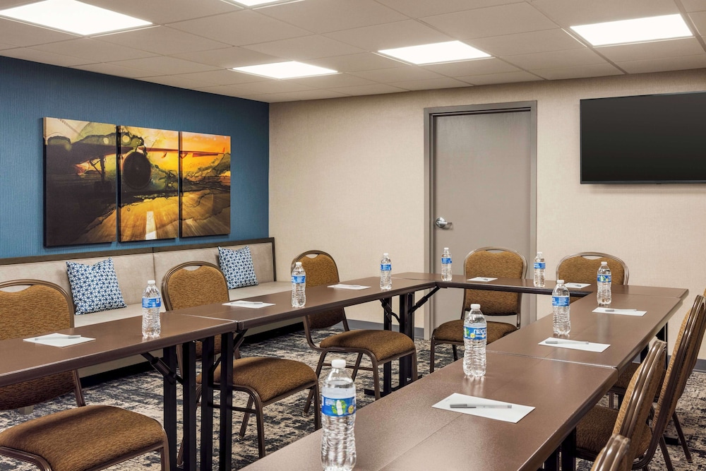 Hampton Inn Chicago O'Hare International Airport - photo 33
