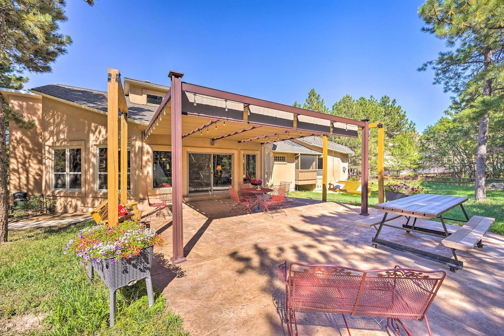 Serene Monument Sanctuary w Patio & Fire Pit - photo 12