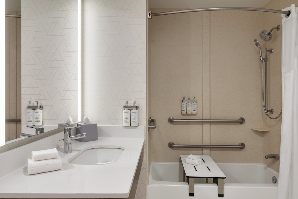 Holiday Inn Express Hotel & Suites North Fremont By Ihg - photo 10