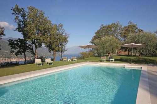 Villa Desirè — 4-Star Luxury Hotel in Salo, Italy
