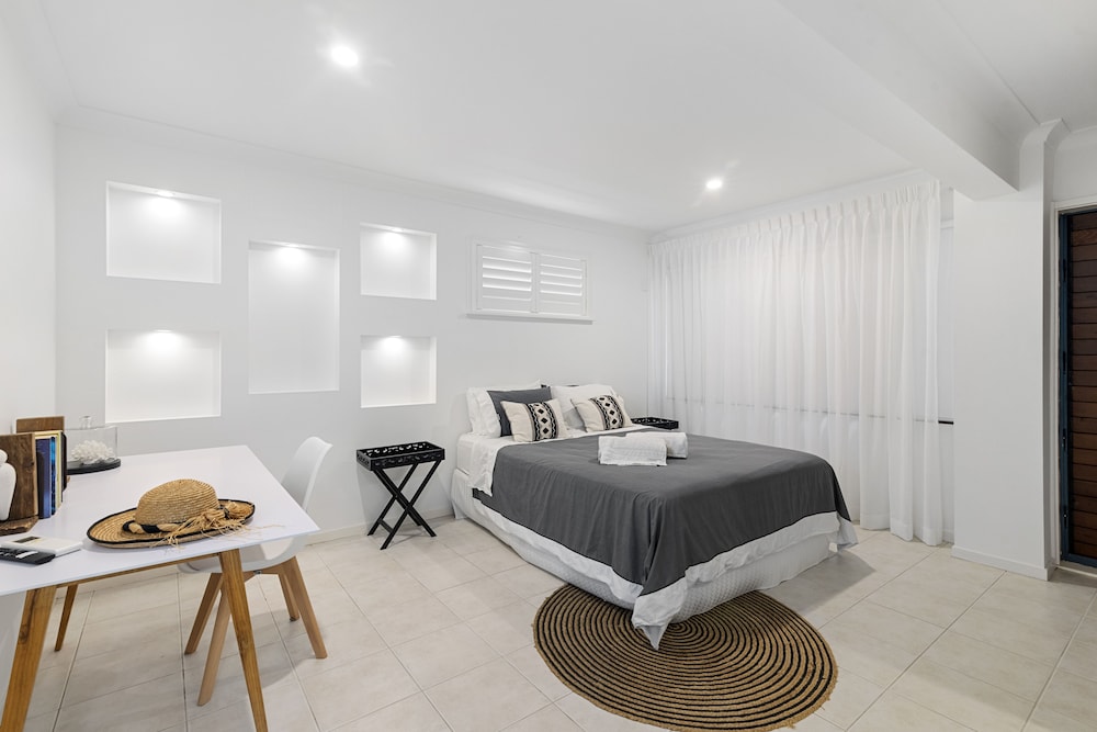 Castaway in Tugun — hotel in Tugun