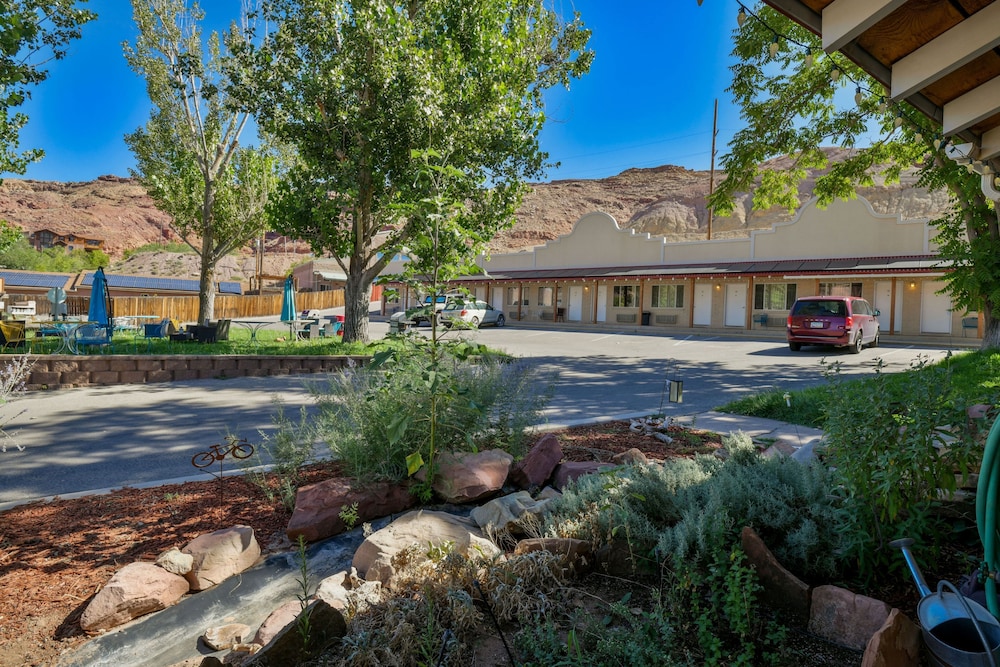 Adventure Inn & Motel - photo 34