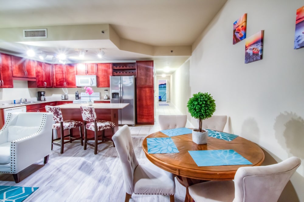Laketown Wharf Resort by Aneliya's Rentals - photo 279