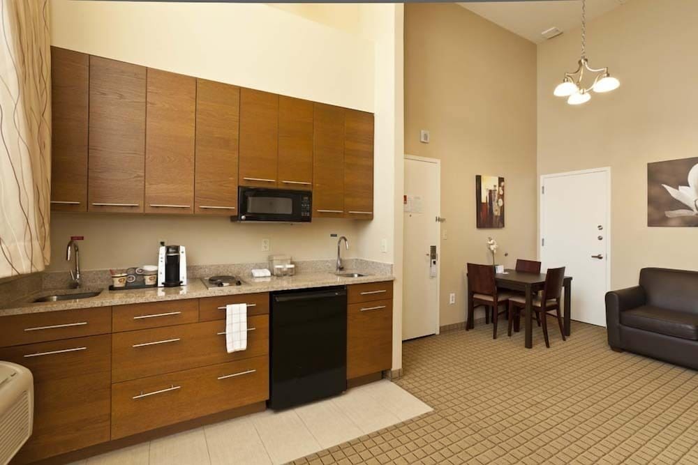 Pointe Plaza Hotel - photo 25