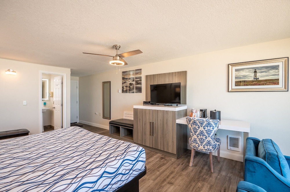 Sailor Jack's Oceanfront Inn - photo 18
