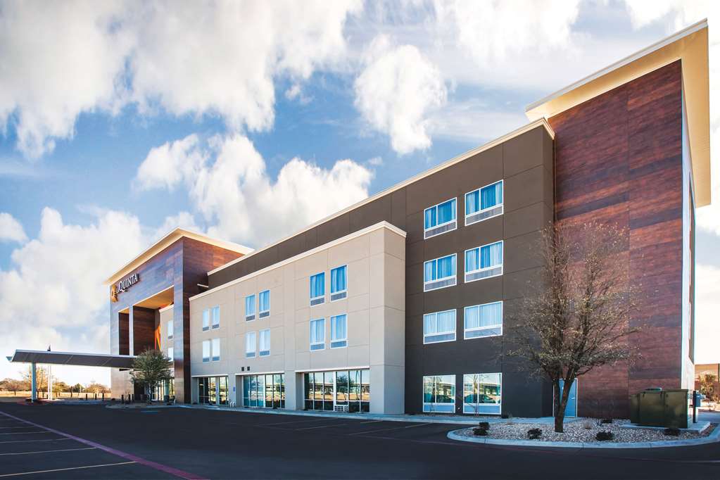 La Quinta Inn Suites By Wyndham Lubbock South — Lubbock