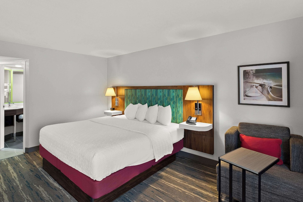 Hampton Inn Bridgeport Clarksburg - photo 8