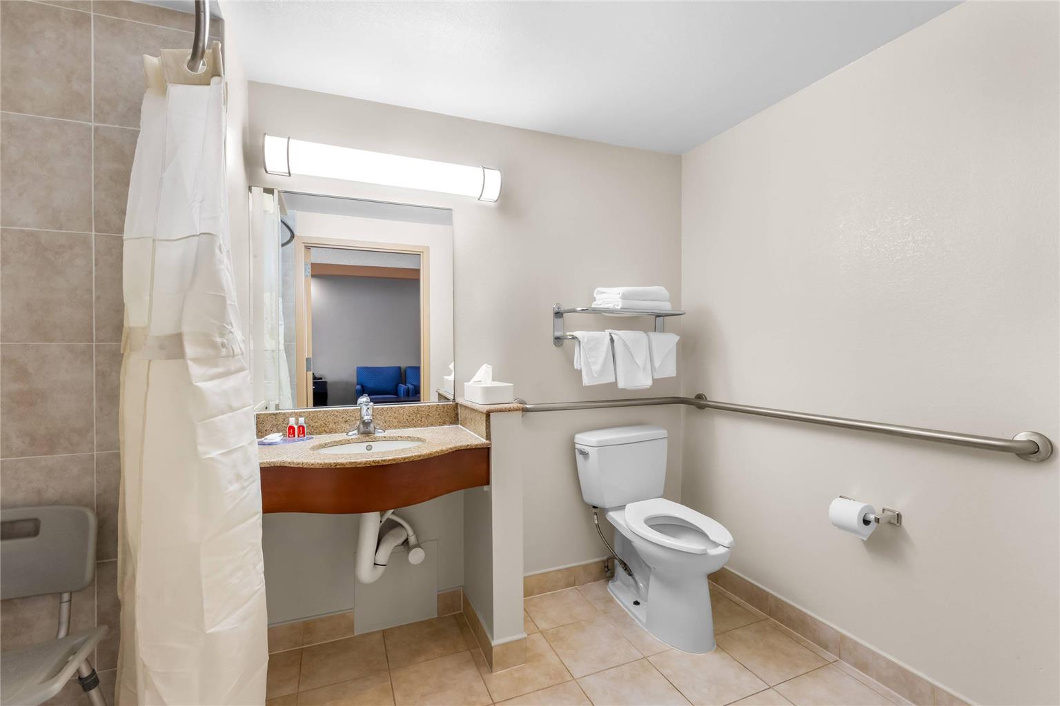 Econo Lodge Woodbridge - photo 15