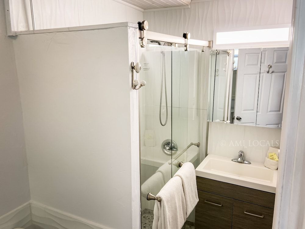 Bridge 6 Bradenton Beach 2 Br Hotel Room - photo 27