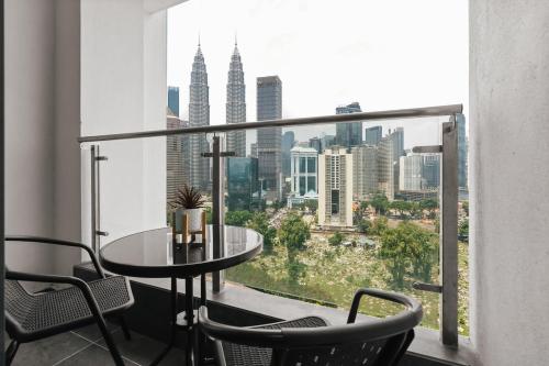 Legasi 3 Premium Bedroom With KLCC View 10min Walk to KLCC Comes With Board Games and PS4 Fit Up To 10PAX — 4-Star Luxury Hotel in Kuala Lumpur, Malaysia