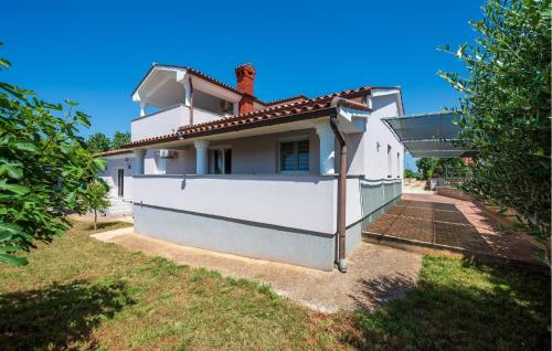 2 Bedroom Lovely Apartment In Valbandom — 4-Star Luxury Hotel in Valbandon, Croatia