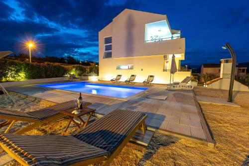 Villa Donna — 4-Star Luxury Hotel in Pridraga, Croatia